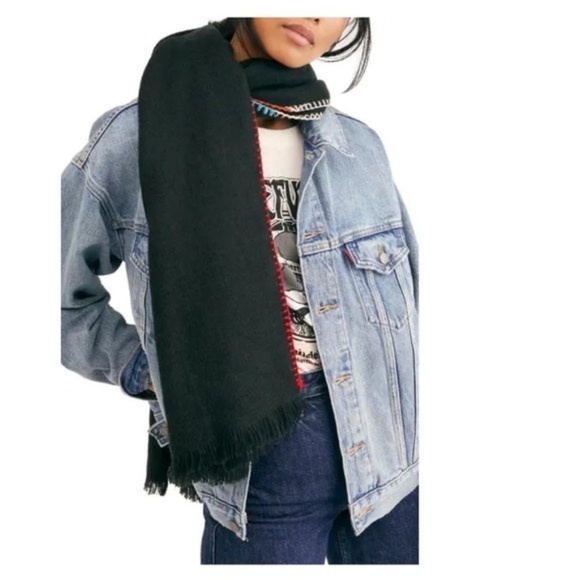 Free People Common Thread Blanket Wrap Scarf - Picture 2 of 6